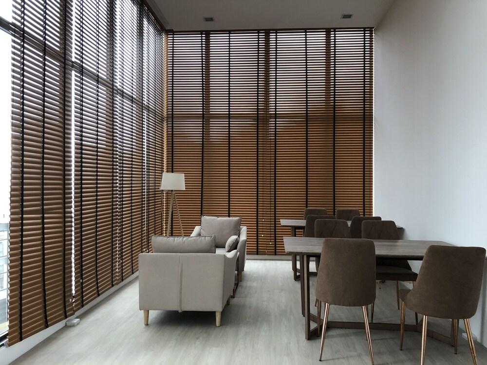 أليا بريميير ميديني باي صبهوم منطقة الجلوس في الردهة