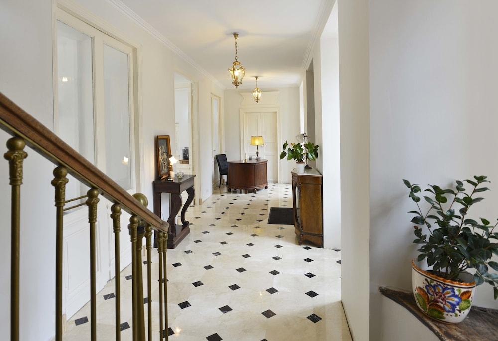 Château Bel Aspect Interior Entrance