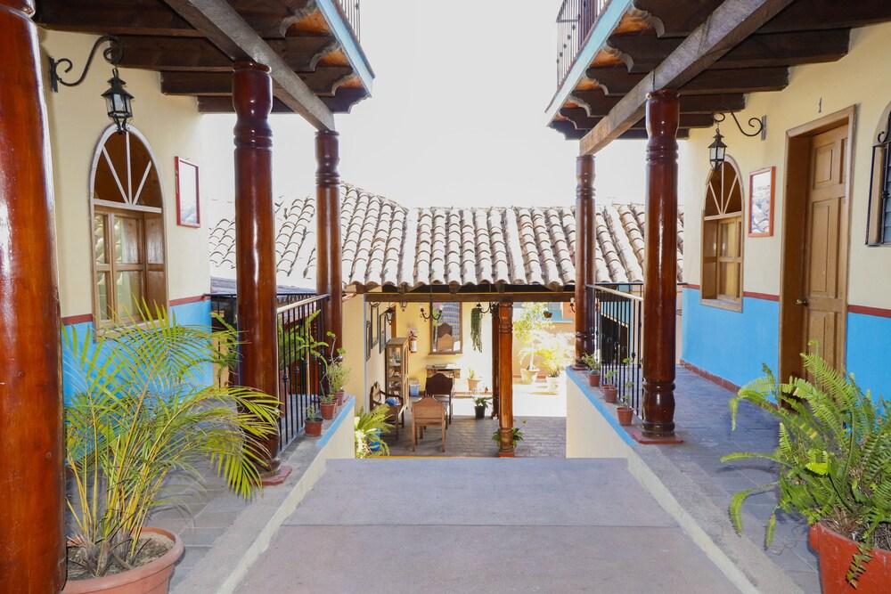 Mesón de los Ángeles Exterior