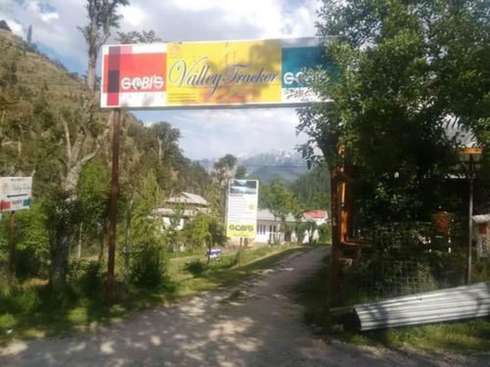 Kutton Jagran Resort Interior Entrance