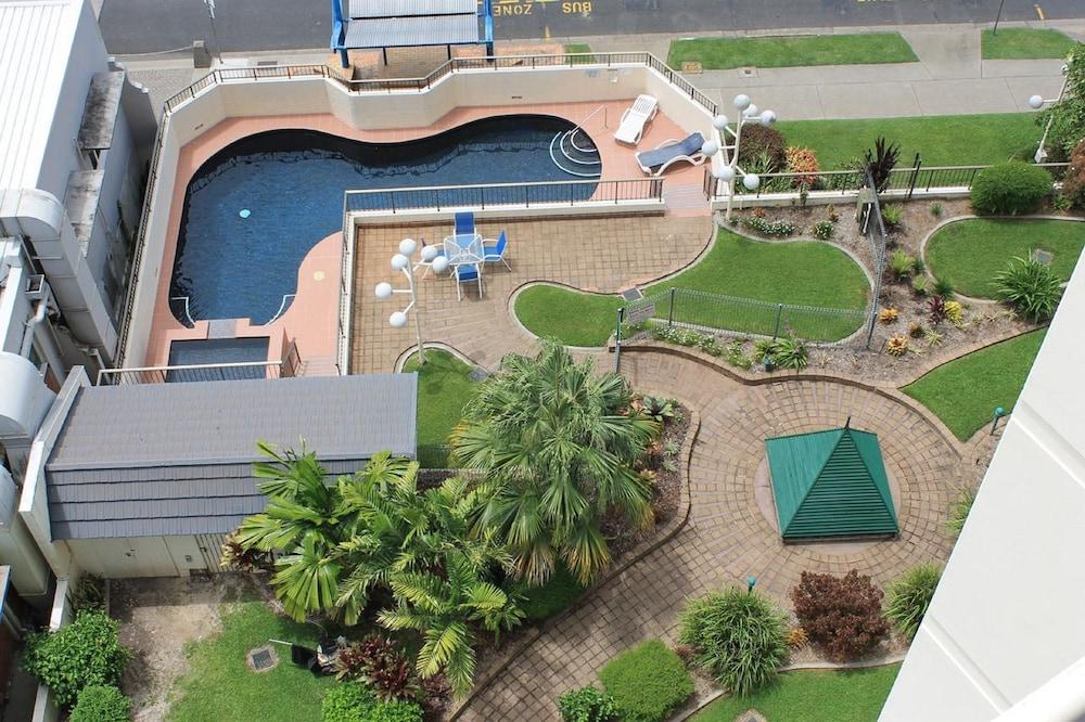 Cairns Ocean View Apartment in Aquarius Waterslide
