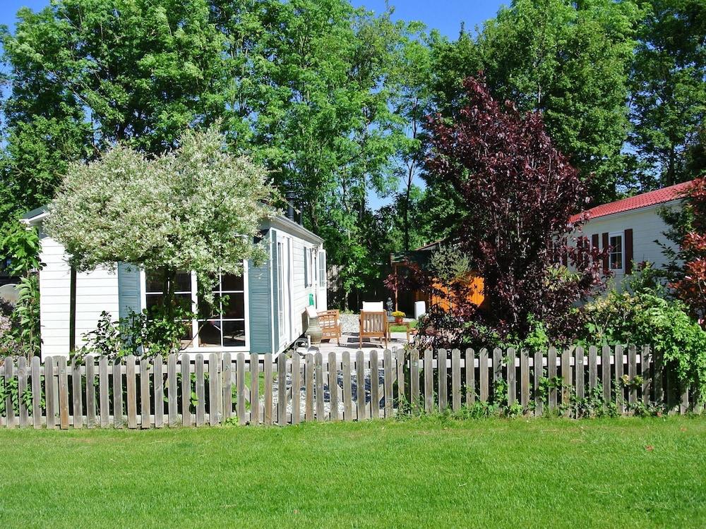Charming Chalet in Goedereede With Open Area Featured Image