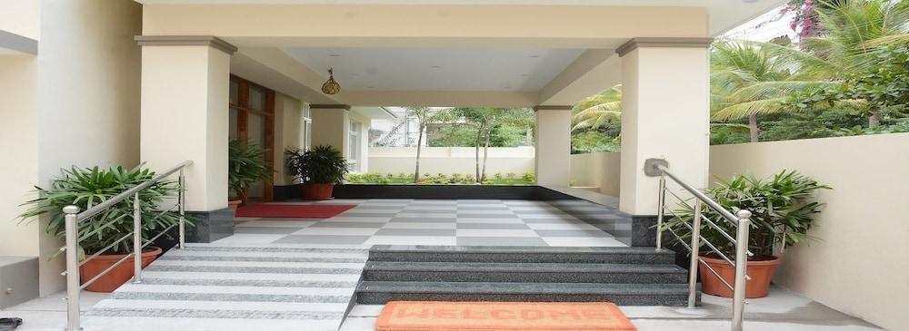 Sree Parthi Hotel Exterior