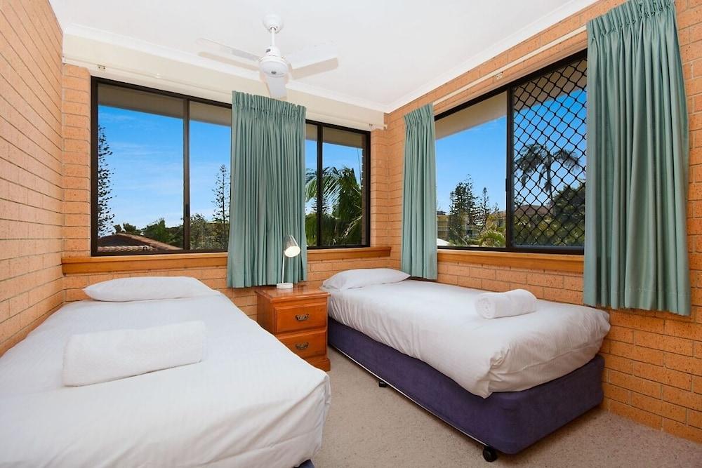 Elsewhere 3 Room