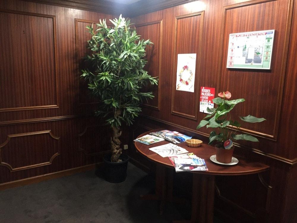 Le Carlton Lobby