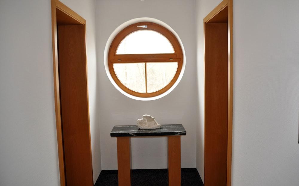 Hotel Villa Waldperlach Interior Entrance