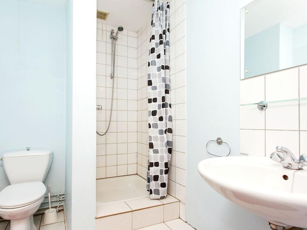 Lavish Farmhouse in Ambly With Forest View Bathroom