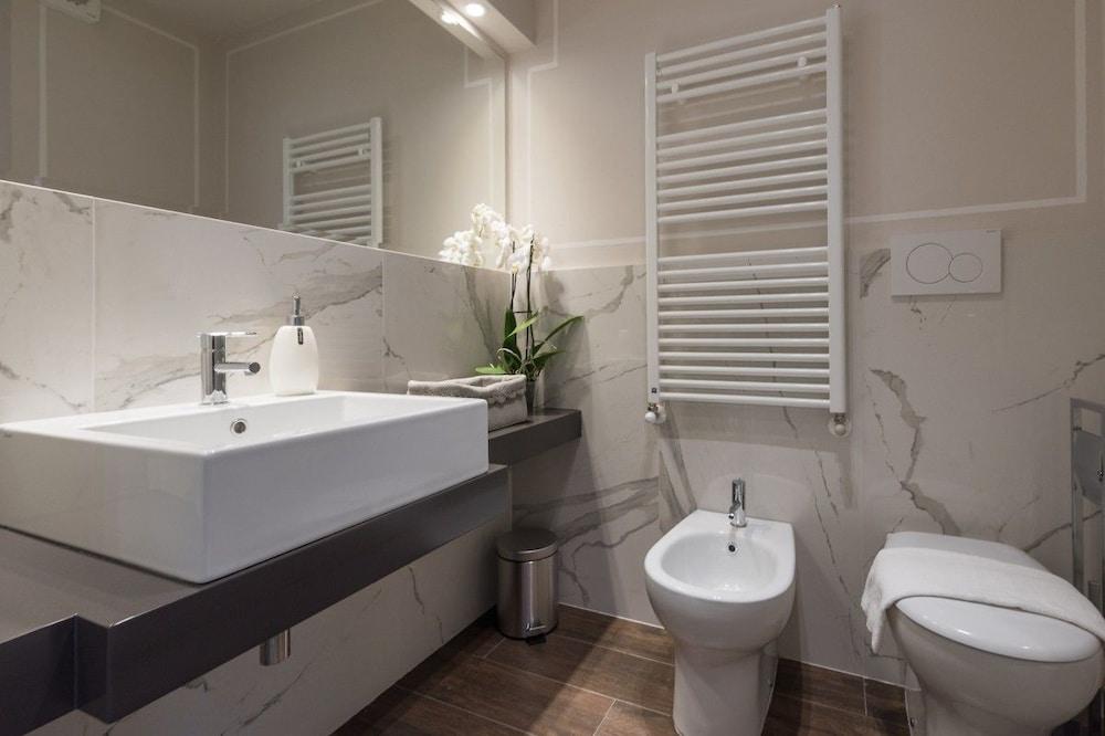 Suite & View Bathroom