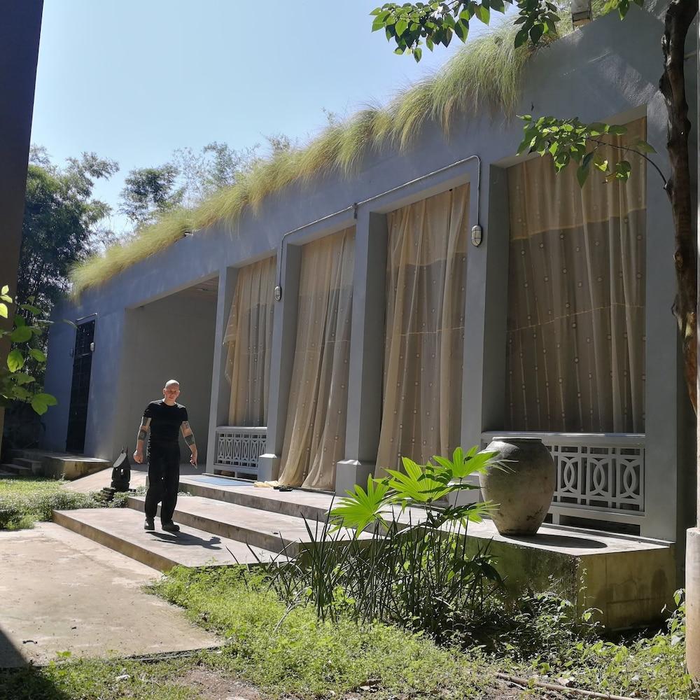 Middle Path Retreat Exterior