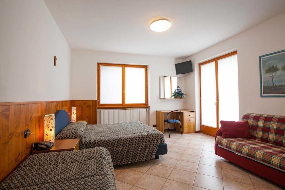 Albergo Max Meublè Room