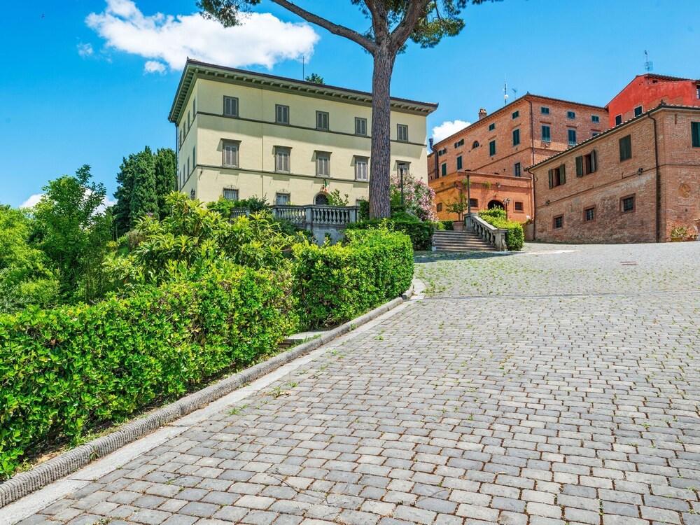 Typical Tuscan Flat With Swimming Pool and air Conditioning
