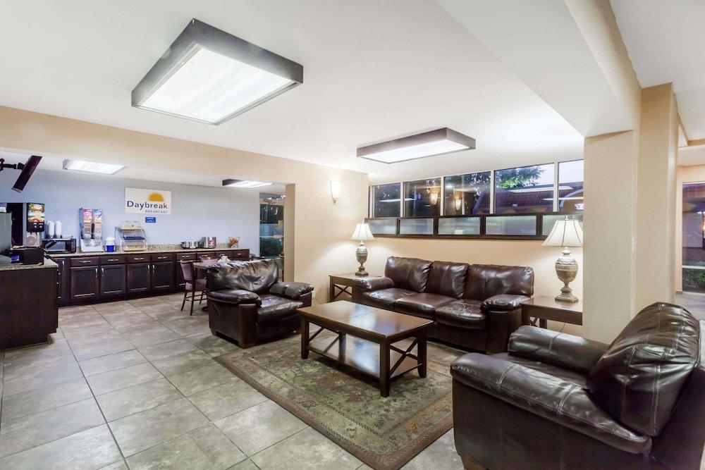 دايز إن باي ويندام جاكسون