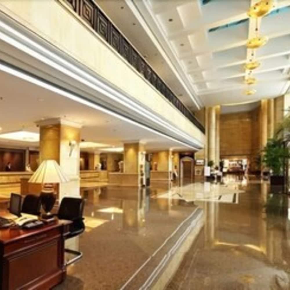 نينجبو نانيوان هوتل الردهة