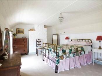 The Red House Guestroom