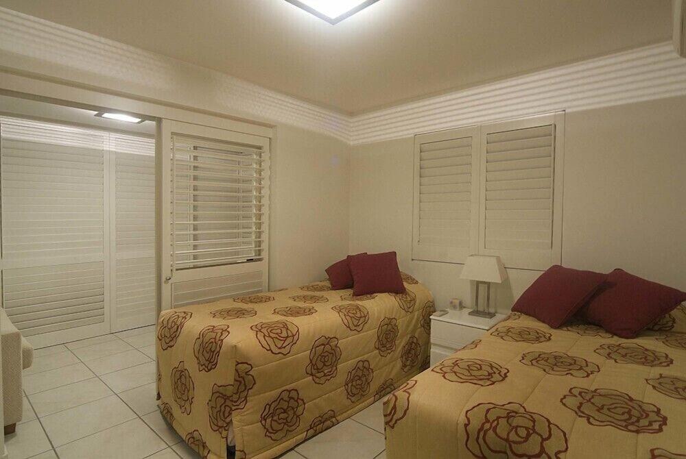 Commodore Room