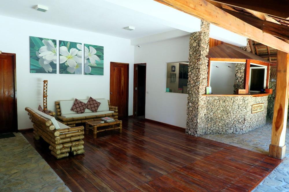 Tepanee Beach Resort Lobby Sitting Area