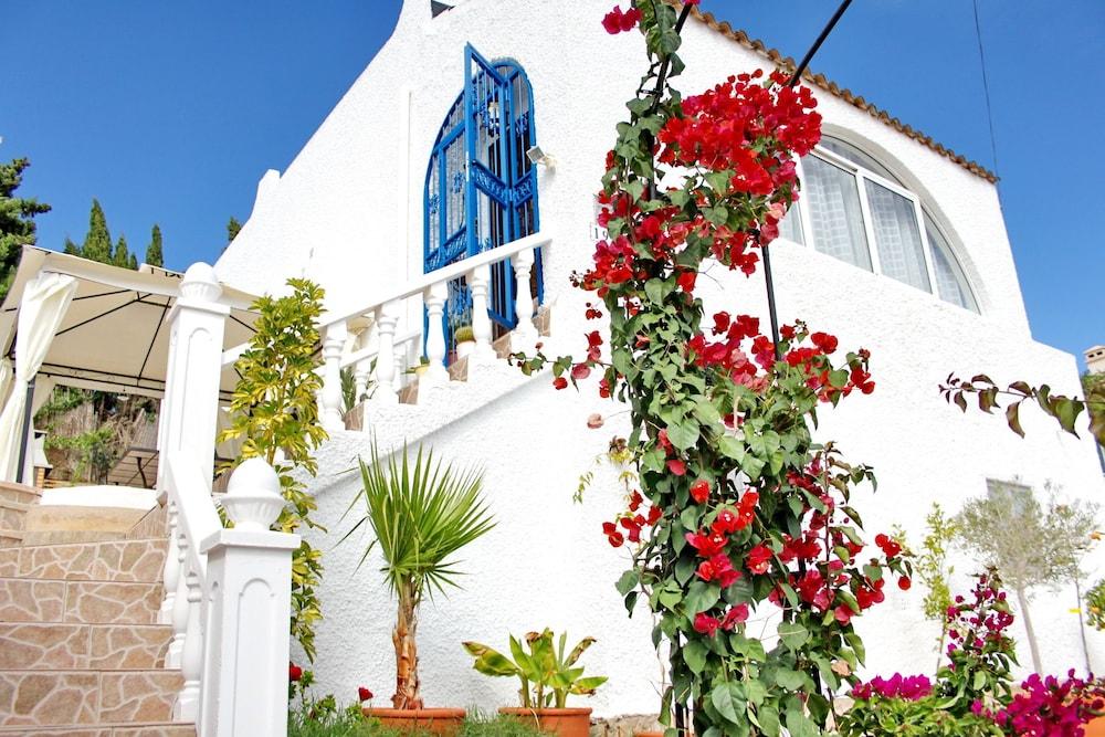 The Riad Azure – Moroccan Style B&B Interior Entrance