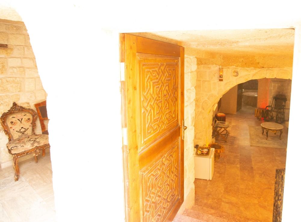 Oread Cave Suites Featured Image