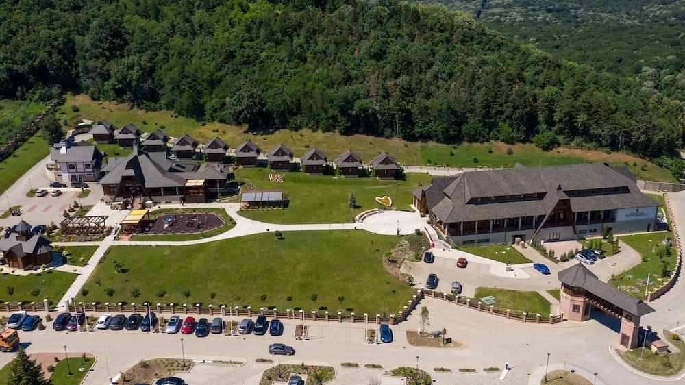 إيتنو ناسيلجي فردنيكا كولا منظر من الجو