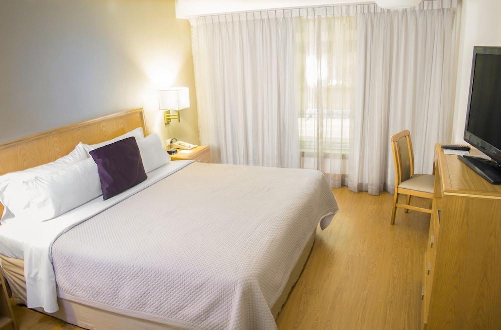 أي ستاي هوتل مونتيري هستريكو