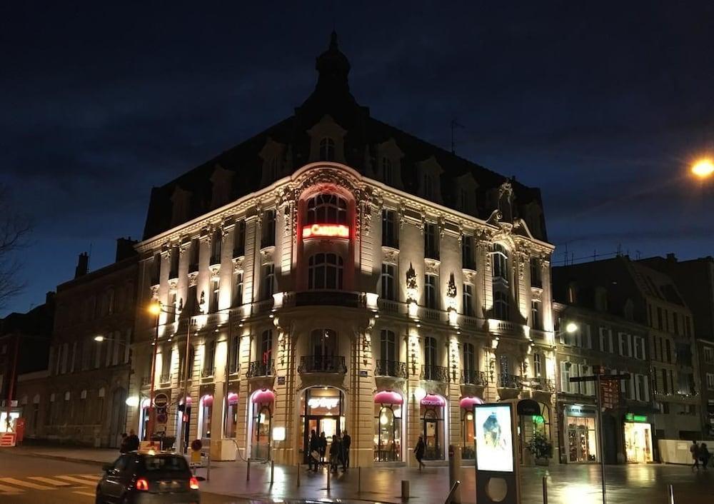Le Carlton Hotel Front - Evening/Night