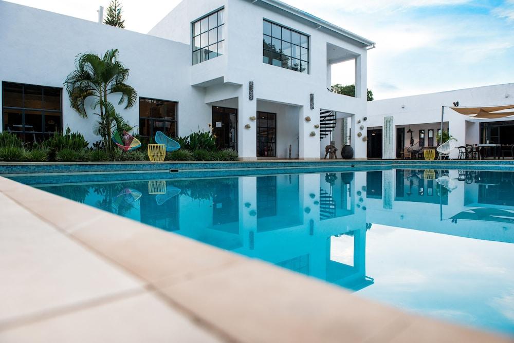 Latitude 13 Degrees Exterior