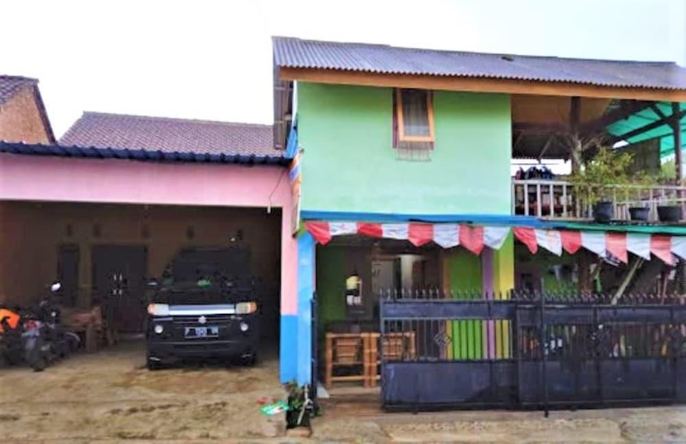 Ijen Miner Guest House Exterior