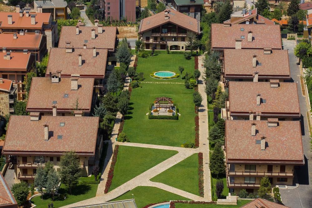 إنتركونتيننتال مزار جبل لبنان فندق تابع لمجموعة فنادق آي إيتش جي منظر من الجو