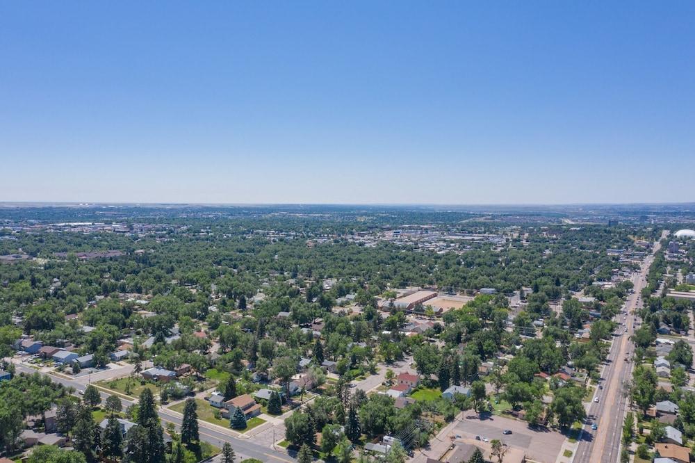 4 Bedroom Mountain View with Firepit & Ping Pong Aerial View