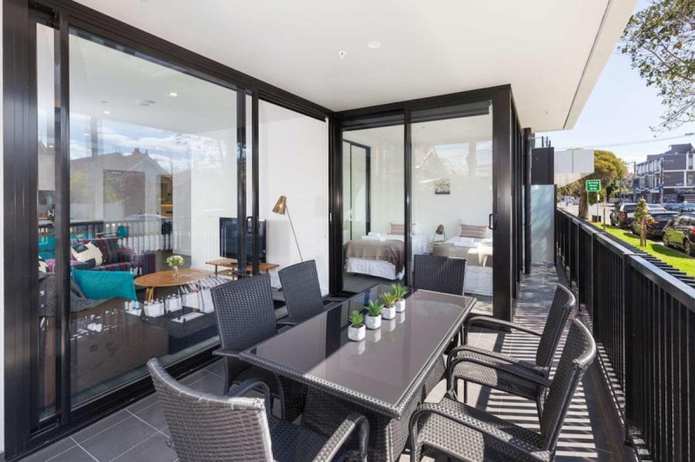 Executive 3 br Caulfield North