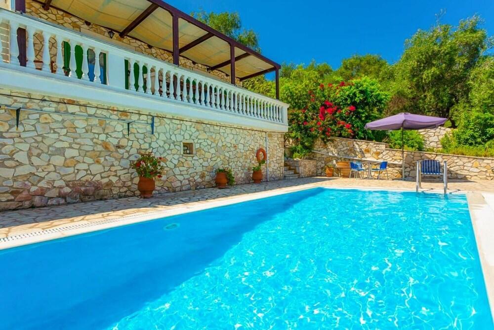 Villa Anastasia Large Private Pool Walk to Beach Sea Views A C Wifi Car Not Required - 2248 Room