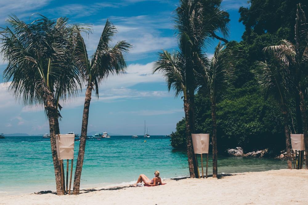 Phi Phi Cliff Beach Resort Beach