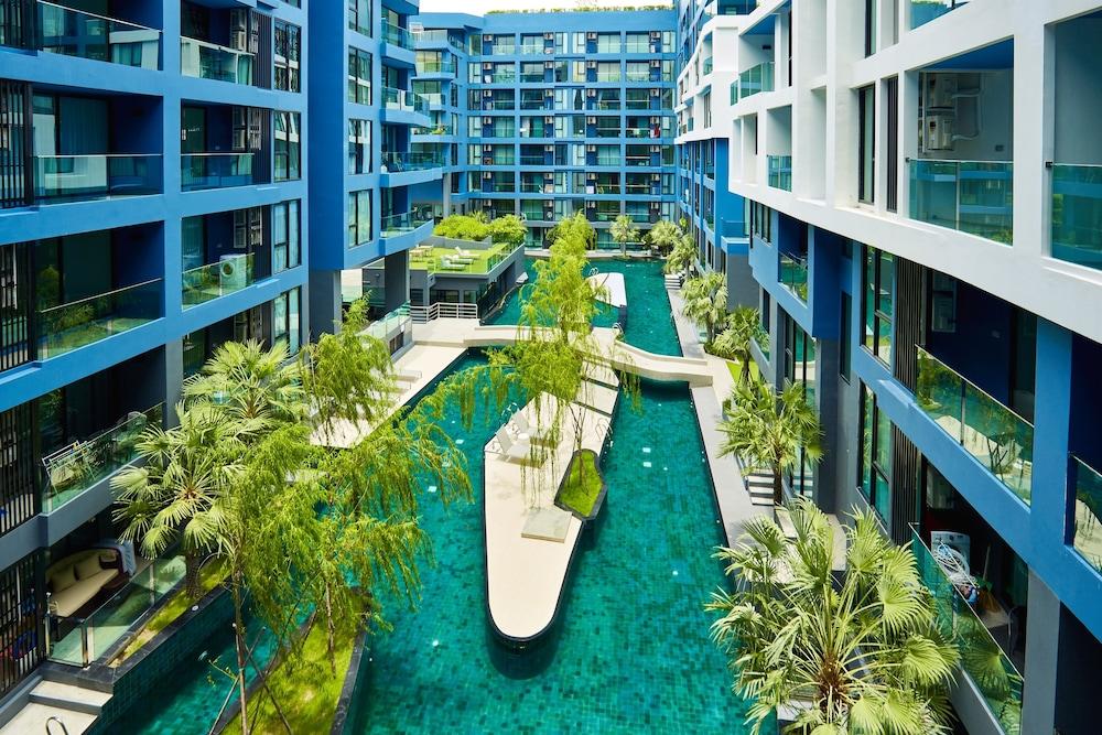 Acqua Condominium Property Grounds