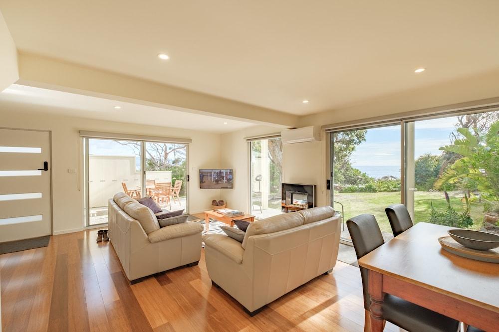 Cod Rock Point Room
