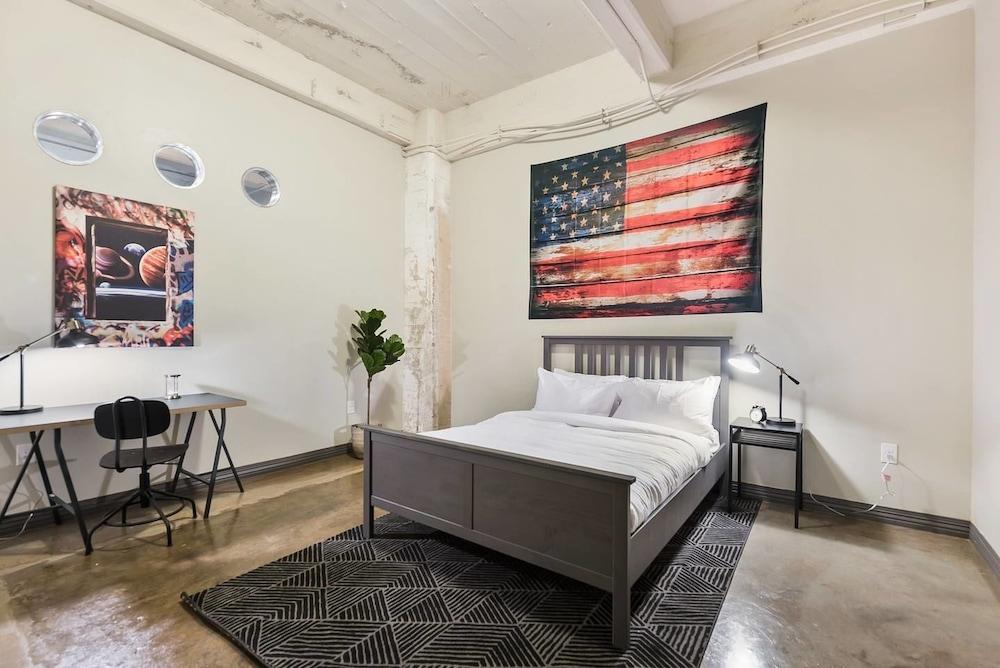 Beautiful 3bd Unit in Perfect Downtown Location Room