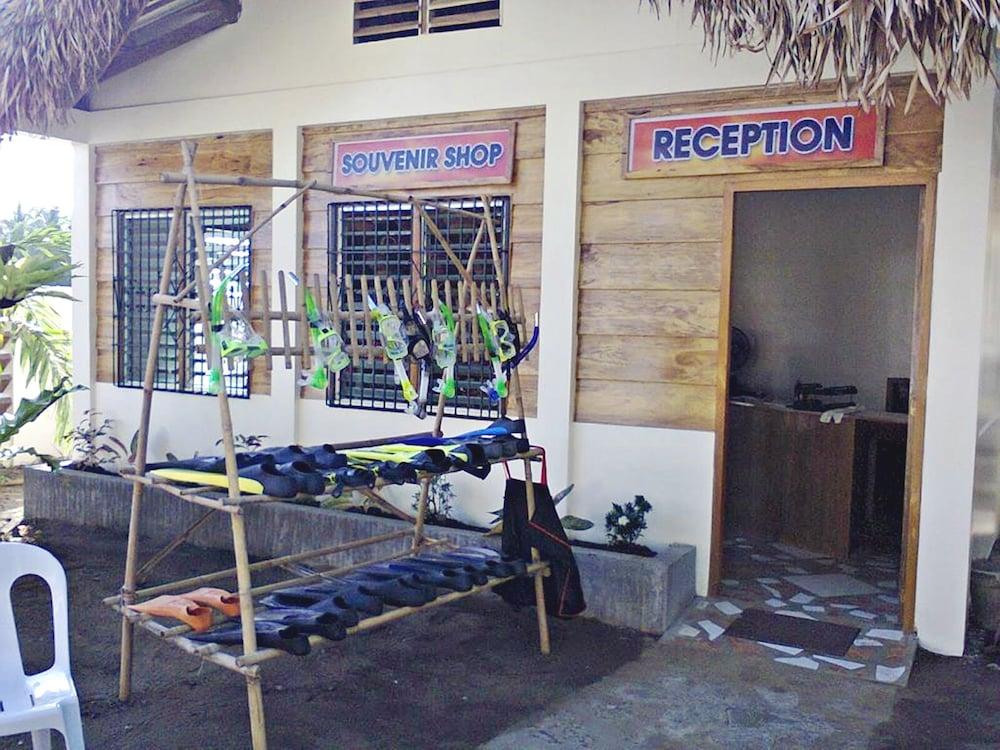 AGM Beachfront Resort & Resto Exterior