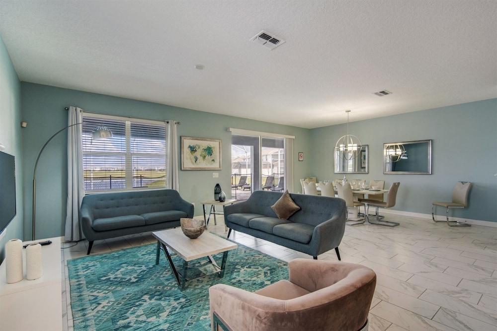 8 بد روم تشامبيونز جايت بول هوم ويذ ثييتر الصورة الأساسية