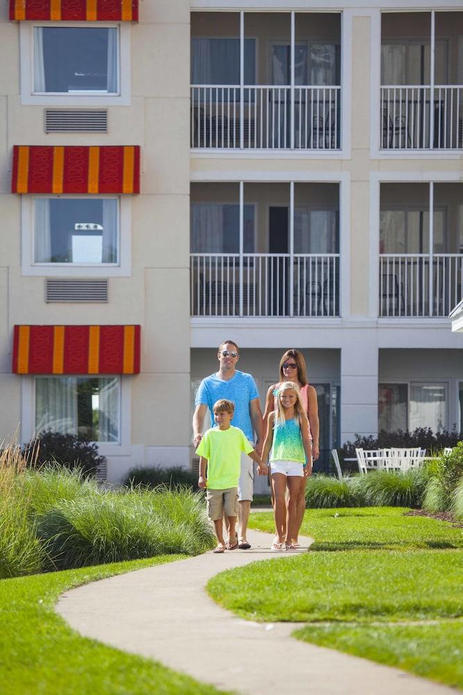 Cedar Point's Hotel Breakers Property Grounds