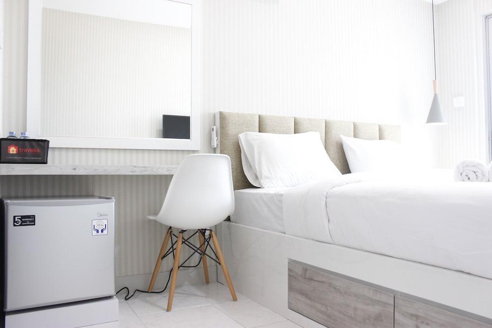 Gorgeous Studio at Mekarwangi Square Apartment with Mountain View Interior