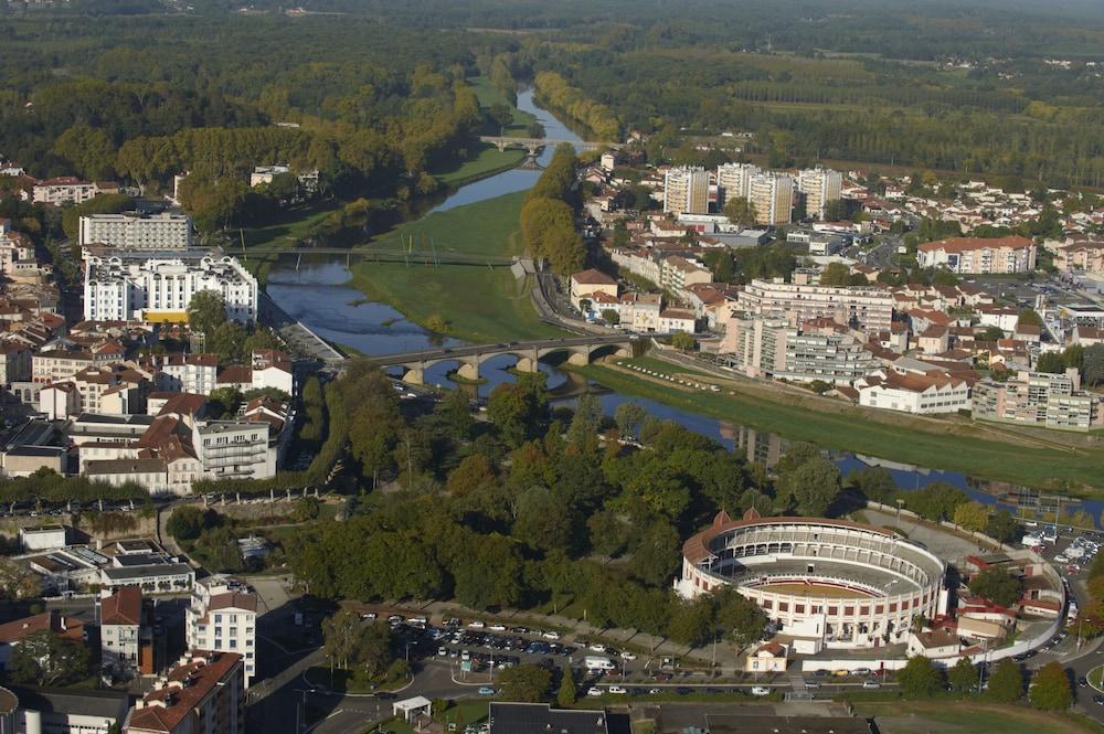 أوتل إي سبا فاكانز بلو لو سبلونديد منظر من الجو