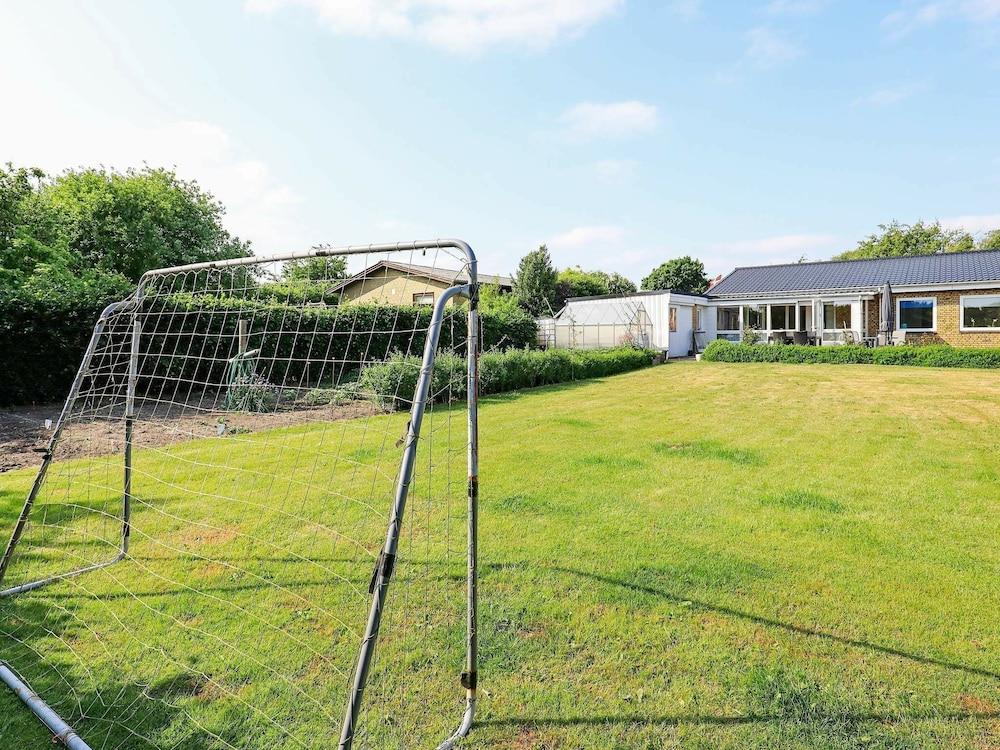 ألورينج هوليداي هوم إن يورينج ويذ تيريس