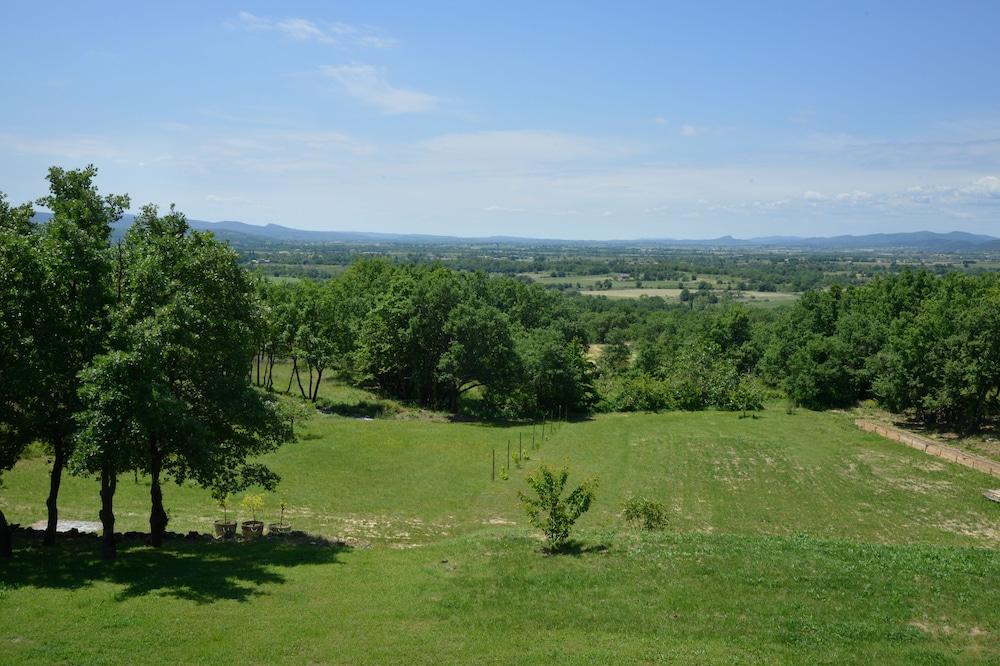Le Mas De Rivet Property Grounds