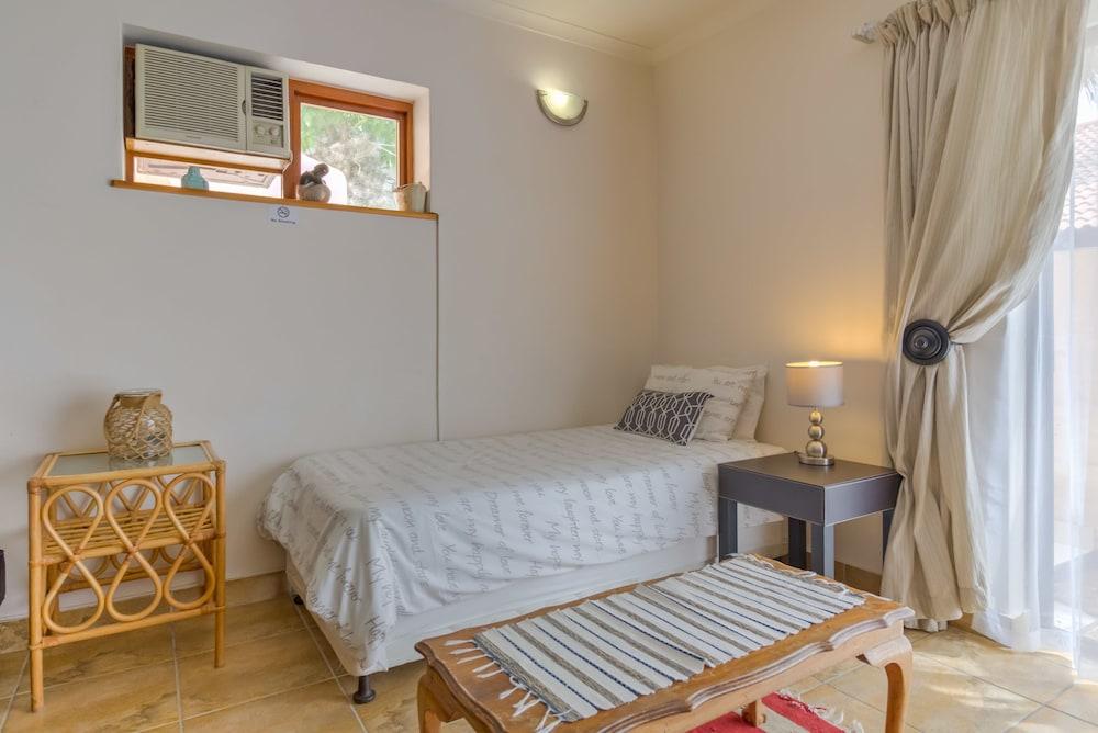 Vue Grande Room
