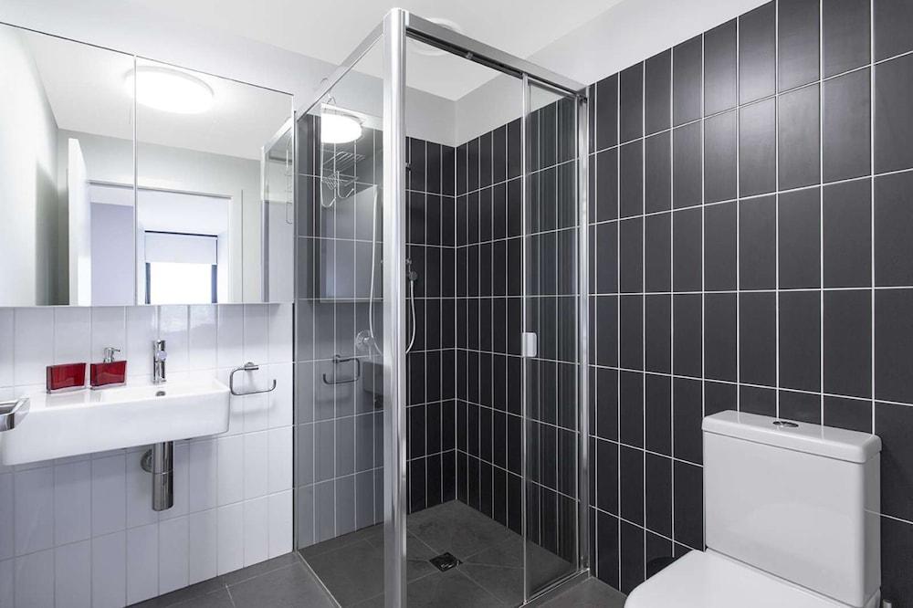 Style in the heart of Carlton Bathroom