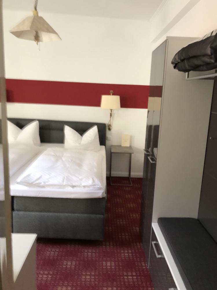 هوتل فريز جي إم بي إتش أخرى