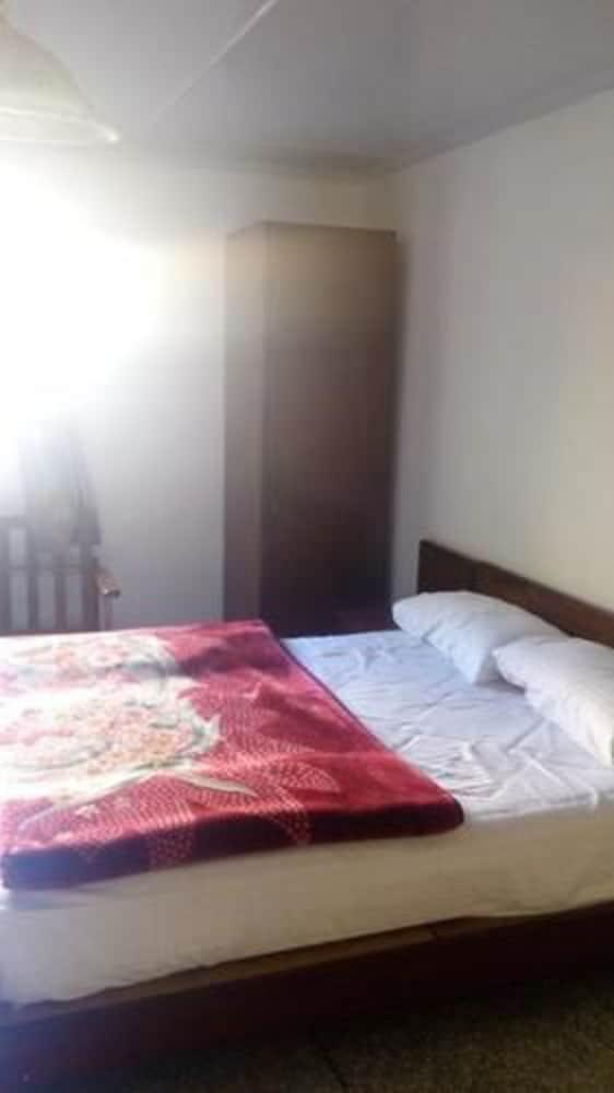 Kutton Jagran Resort Room