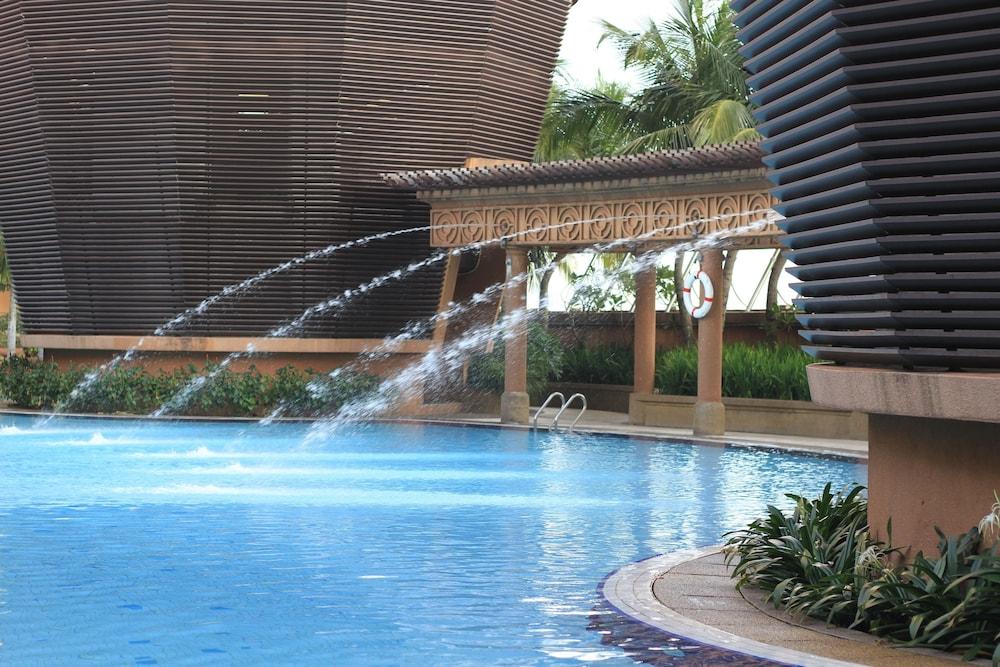 كوينز سيرفيس سويت آت تايمز سكوير حمام سباحة مكشوف