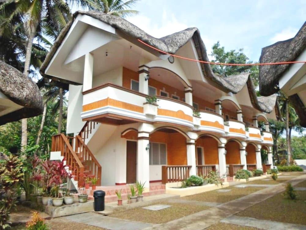 AGM Beachfront Resort & Resto Exterior