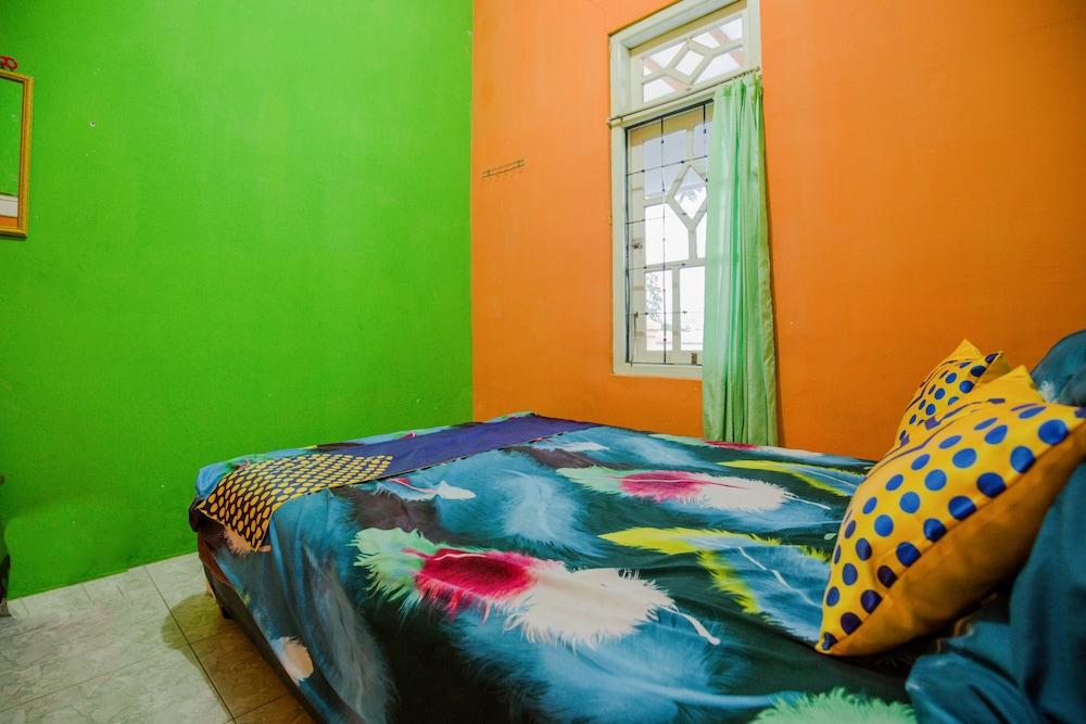 SPOT ON 1747 Griya Karisma Room