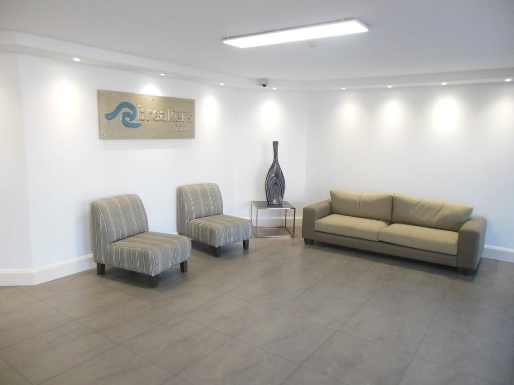 Breakers North Absolute Beachfront Apartments Interior Entrance